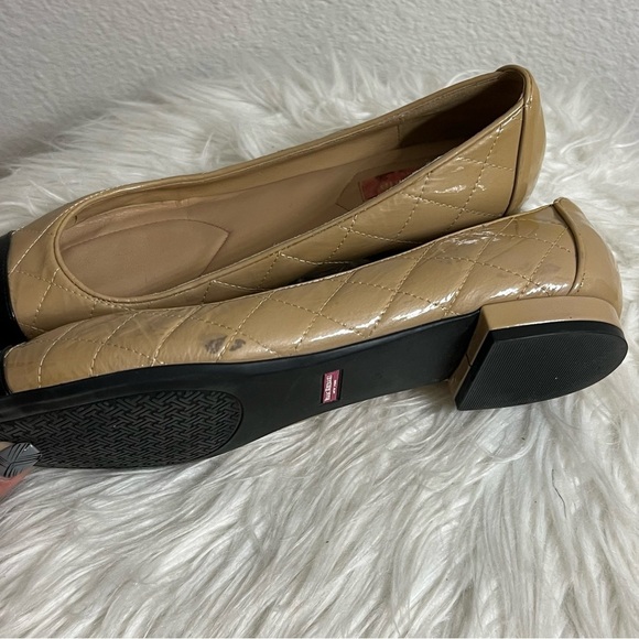 Women's Isaac Mizrahi Tan & Black Quilted Patent Leather Ballet Flats Si… - Picture 10 of 10